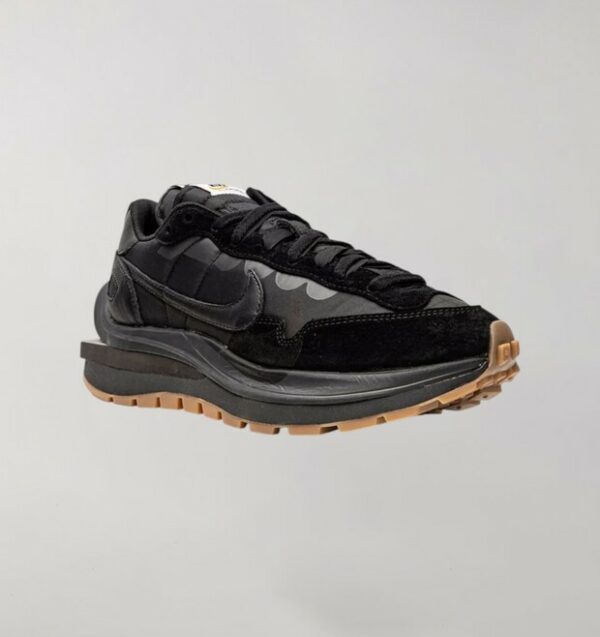 Nike x Sacai Vaporwaffle Black Gum - Image 2