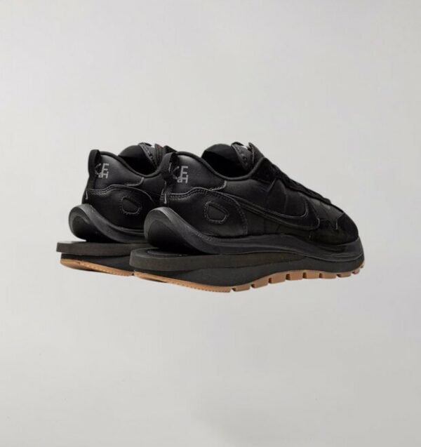 Nike x Sacai Vaporwaffle Black Gum - Image 3