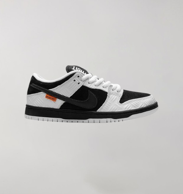 Nike Dunk Low Tightbooth